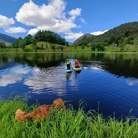 펜션 Nesvika 5 Bedroom Home, Only 25 Min From