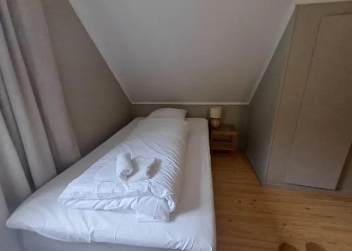 Nesvika 5 Bedroom Home, Only 25 Min From 베르겐