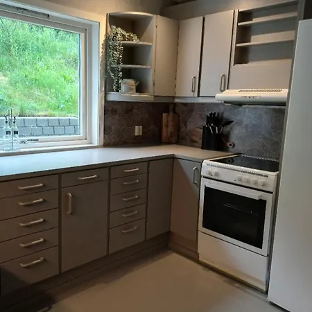 Nesvika 5 Bedroom Home, Only 25 Min From Будинок відпочинку Берген