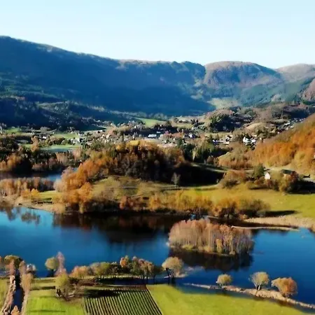 بيت للعطل Nesvika 5 Bedroom Home, Only 25 Min From