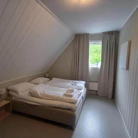 بيت للعطل Nesvika 5 Bedroom Home, Only 25 Min From *