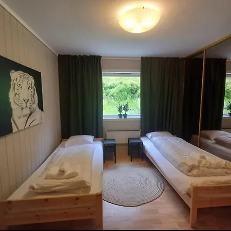 Nesvika 5 Bedroom Home, Only 25 Min From Holiday home