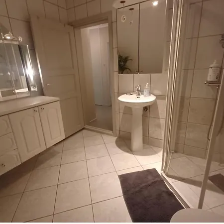 Nesvika 5 Bedroom Home, Only 25 Min From *