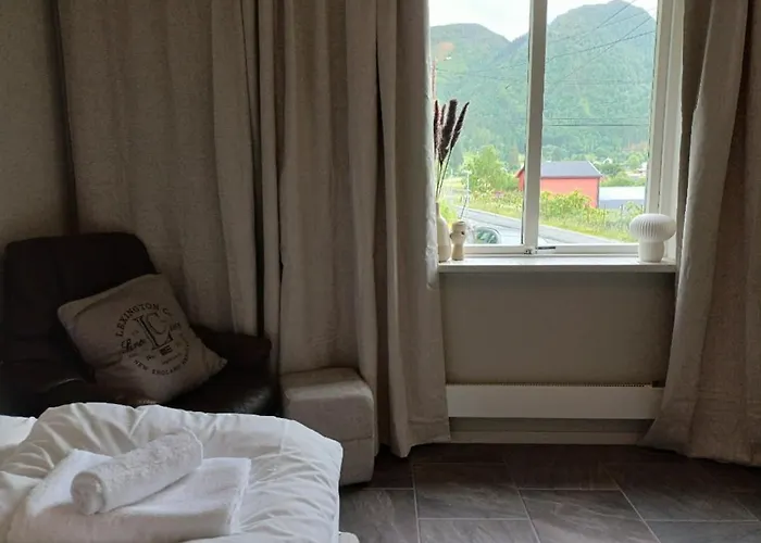 Nesvika 5 Bedroom Home, Only 25 Min From Σπίτι διακοπών Μπέργκεν