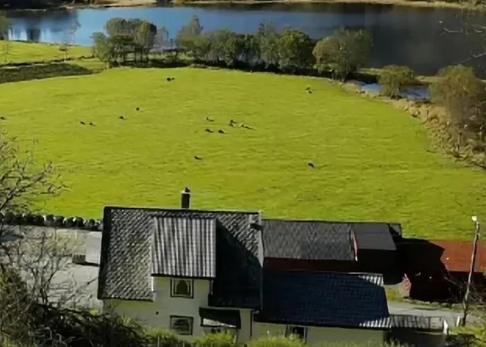 Nesvika 5 Bedroom Home, Only 25 Min From Holiday home