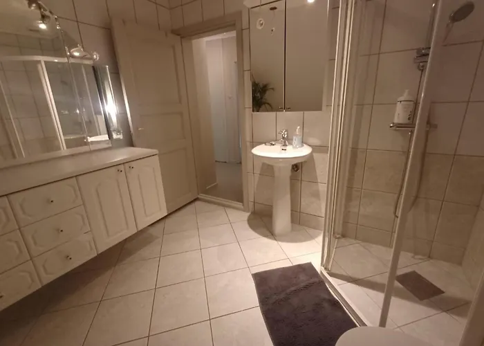 Nesvika 5 Bedroom Home, Only 25 Min From *