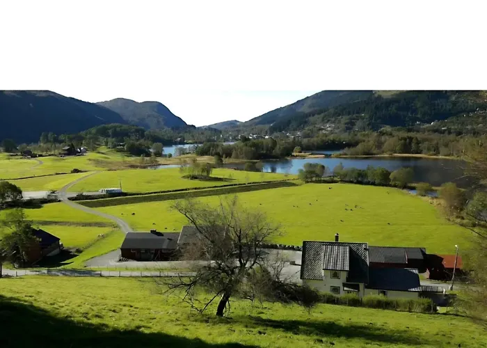 Nesvika 5 Bedroom Home, Only 25 Min From Hébergement de vacances